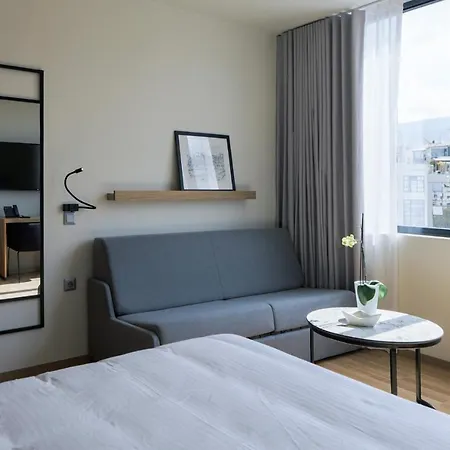 Urban Frame Acropolis 3*